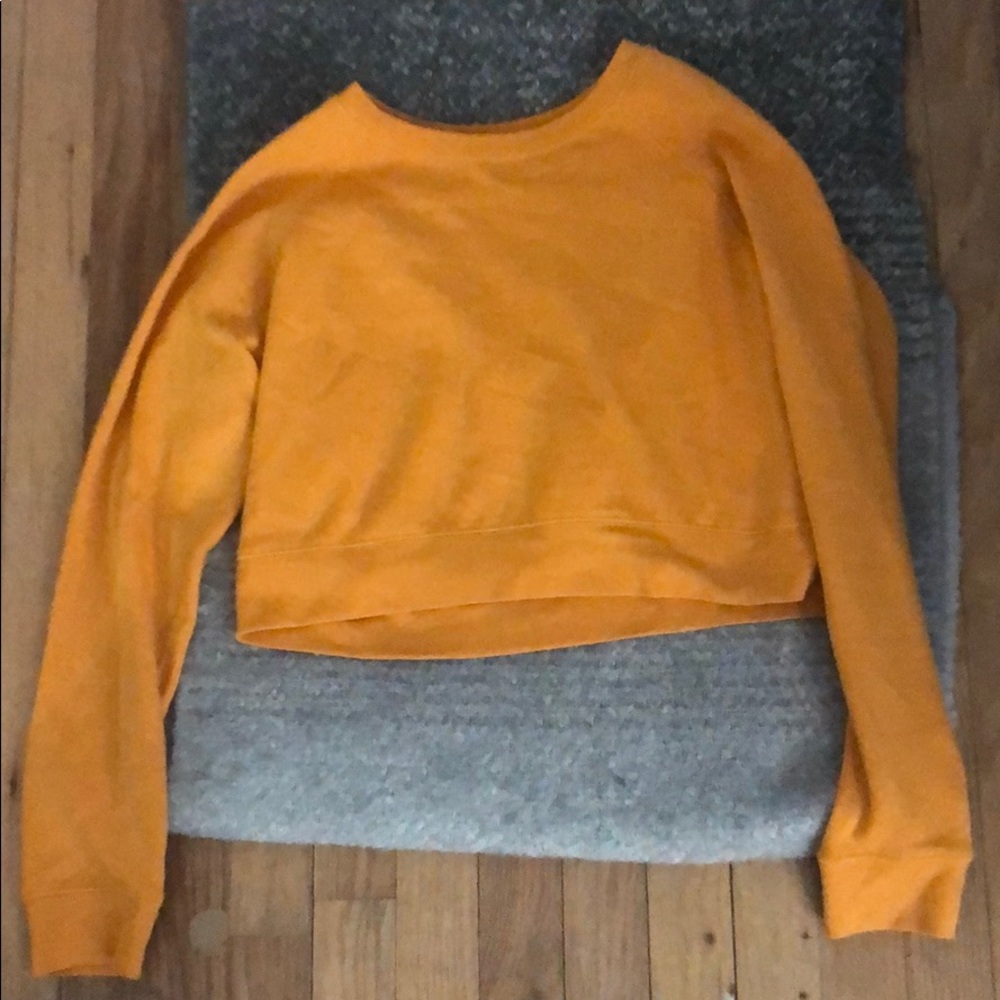 Light crew neck